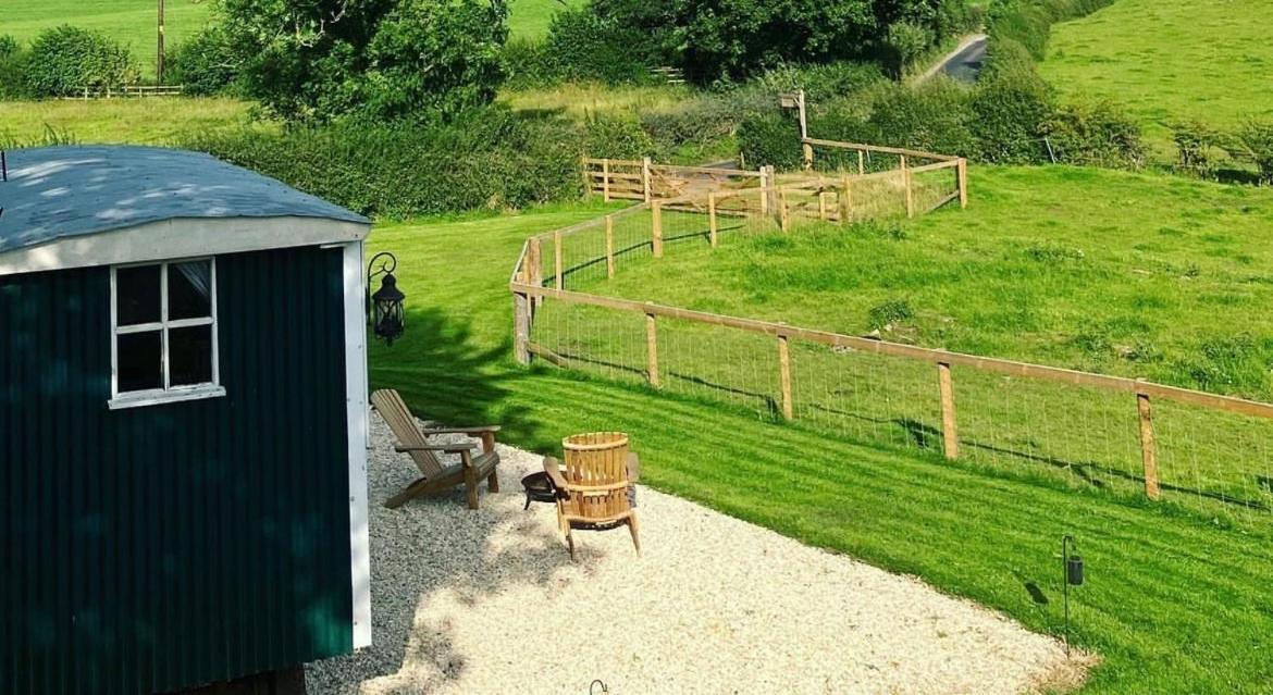 ホテル Peggy'S Hut Astbury エクステリア 写真