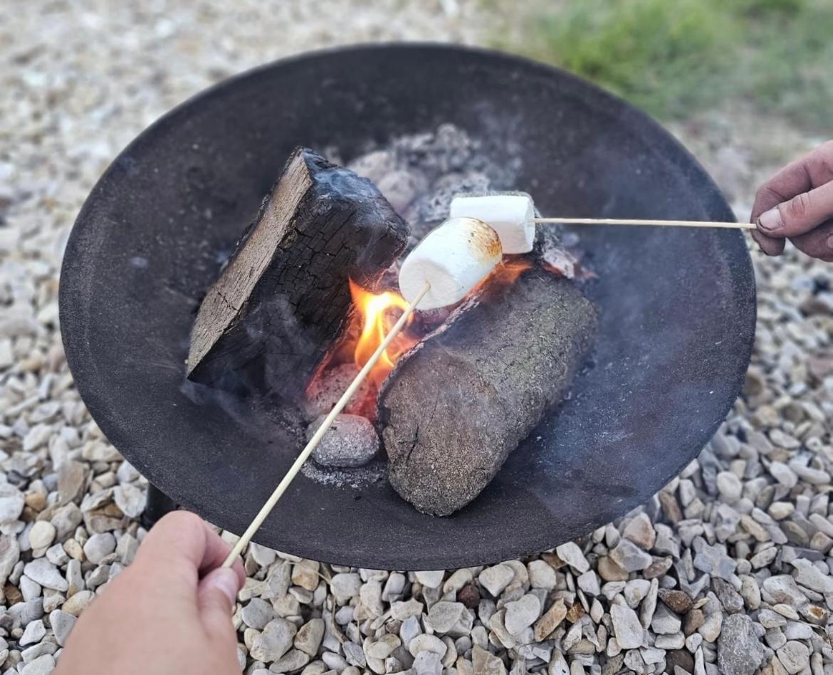 ホテル Peggy'S Hut Astbury エクステリア 写真